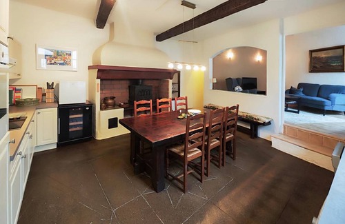 Servian House | 90 m² House ∙ 2 bedrooms ∙ 4 guests