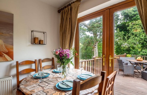 Clifden House | 90 m² House ∙ 3 bedrooms ∙ 5 guests