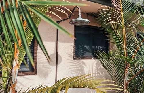 Elizabeth Beach Villa | 90 Steps to the Beach!