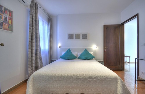 Mestre Apartment | 900-1,double bed/bath,wifi/aircond,breakfast facility