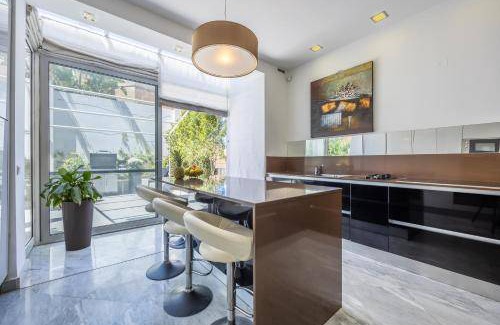 High Ridge Villa | 900 m² Villa ∙ 5 bedrooms ∙ 10 guests