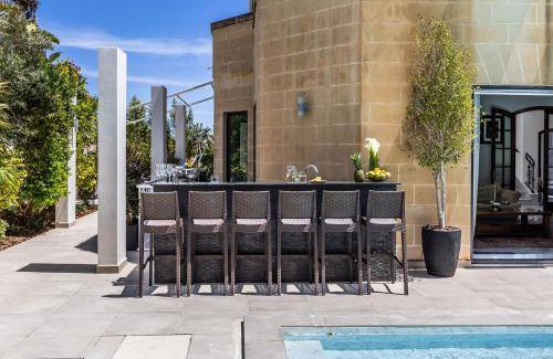 High Ridge Villa | 900 m² Villa ∙ 5 bedrooms ∙ 10 guests