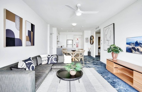 Cairns Central Business District Condo | 901 Harbour Lights- Luxury 2BR Waterfront Apartment | Stunning Marina Views | Pool + Sauna
