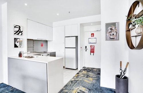 Cairns Central Business District Condo | 901 Harbour Lights- Luxury 2BR Waterfront Apartment | Stunning Marina Views | Pool + Sauna