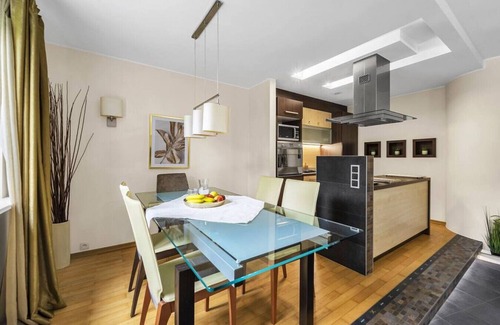Ochota Apartment | 90m2 Prestige Suite - Parking & Jacuzzi & AirCon by Rentujemy