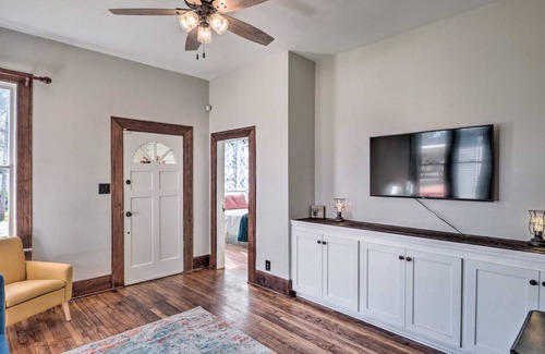 Lake Charles Cottage | 92 m² Cabin ∙ 2 bedrooms ∙ 5 guests