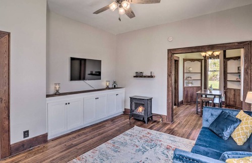 Lake Charles Cottage | 92 m² Cabin ∙ 2 bedrooms ∙ 5 guests