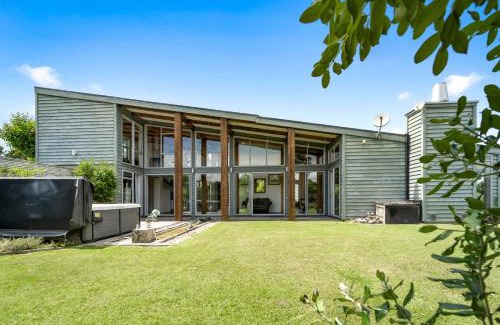 Tawharanui House | 923 Takatu - Tawharanui Peninsular Holiday Home