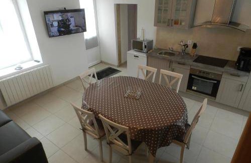 Saint-Laurent-sur-Mer House | 93 m² House ∙ 2 bedrooms ∙ 8 guests