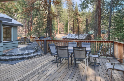 North Wawona Cabin | (95R) The Little Creek Cabin at The Redwoods In Yosemite