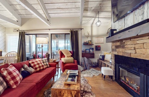 Majestic Pines Condo | 97 m² Condo ∙ 1 bedroom ∙ 6 guests