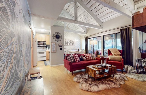 Majestic Pines Condo | 97 m² Condo ∙ 1 bedroom ∙ 6 guests