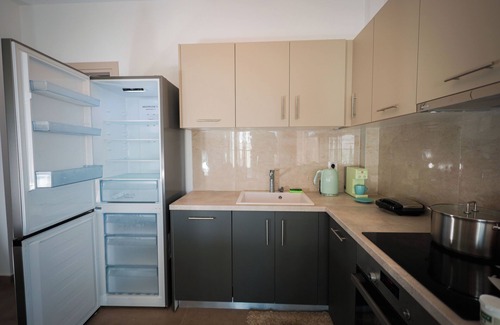 Thessaloniki Apartment | 98sqm condo with seaview and private parking in a lively neighbourhood
