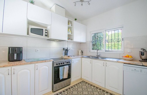 Areias Dos Moinhos Ski Chalet | 99 ADM Casa Mendes Fabulous townhouse with shared pool