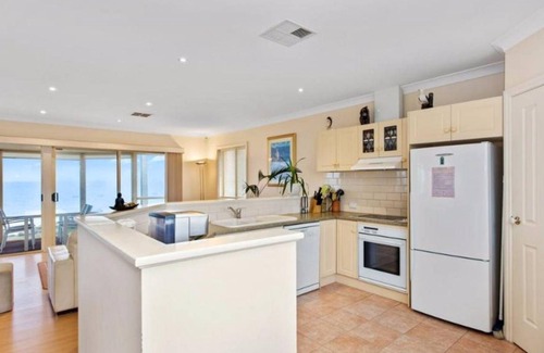 Aldinga Beach House | 999 m² House ∙ 3 bedrooms ∙ 8 guests