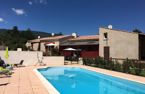 Chateauneuf-Val-Saint-Donat House | 99m2 vacation home for 8 people facing shared pool