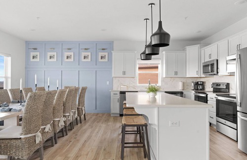 Kimberling City House | 9BR Family Getaway | Game Room, Theater & Big Decks