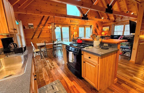 Franconia Cabin | 9N Mountainside Cabin in Franconia Heights, Dog Friendly, Stunning Views!