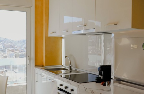 Kavala House | 9th floor deluxe apartment with panoramic view of Kavala and jacuzzi.