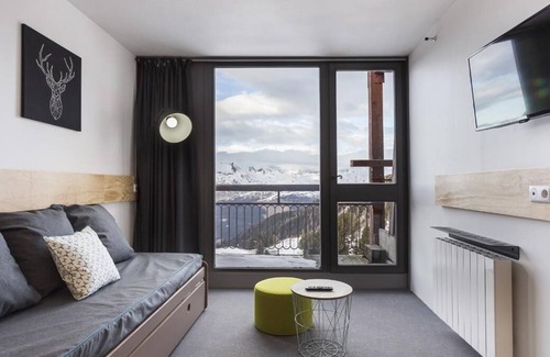 Arc-2000 Apartment | 9th floor, view mountain, balcony, 29m², Les Arcs
