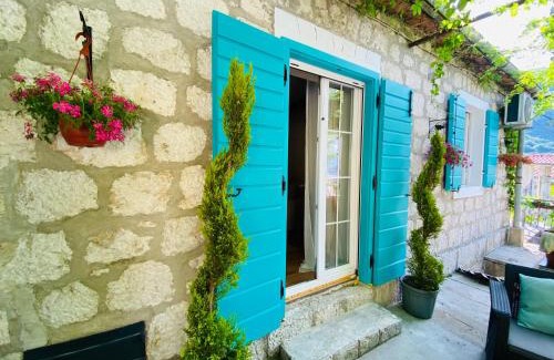 Skaljari Apartment | A 100 Years Old Rustic Mediterranean stone house with large terrace