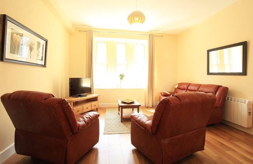 Kenmare Apartment | A 2 bed apartment that sleeps 4 guests in 2 bedrooms