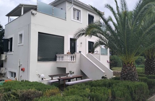 Kontsika Villa | A 2 level sea-view villa 50 steps from the beach in the famous Galaxidi.