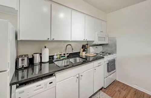 Old Enfield Apartment | A-205 1bd/1ba on 2nd floor, In-unit W+D, 5min to downtown, Free Parking!