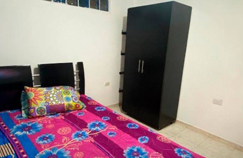 Fontibon House | ¡A 25 Minutos del Aeropuerto el Dorado! Casa Hospedaje Holcay
