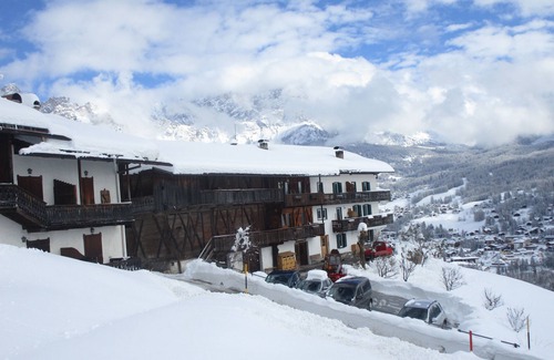Cortina d'Ampezzo Apartment | A 360° view of the Dolomites of Cortina d'Ampezzo, hospitality and simplicity
