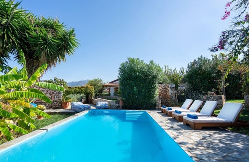 Roumeli House | A 3bedroom country house, with pool close to beach