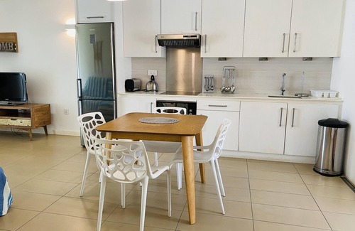Mont Choisy Apartment | A 5 min à Pied de la Plage, Appt en rez de Jardin 1 Chambre Idéal Pour Couple