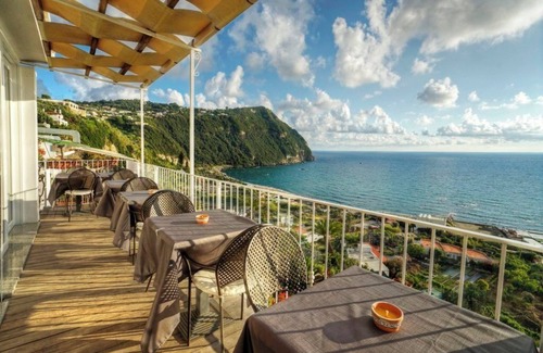 Succhivo Bed & Breakfast | A 5-minute walk to the sea and the famous Poseidon Gardens.