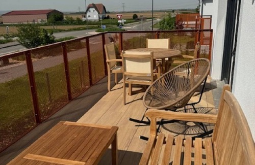 Meistratzheim Apartment | A 8 Minutes D'obernai : Havre de Paix Avec Terrasse et Parking Privatif