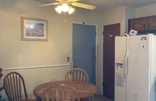 Wichita Falls House | A & B NEW List Cheerful 5 br hm suites. Sleeps 12