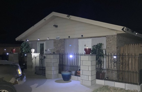Wichita Falls House | A & B NEW List Cheerful 5 br hm suites. Sleeps 12