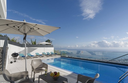 Monte Villa | A balcony over Funchal and sea | Monte White House