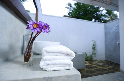 Kaduruduwa Villa | A “barefoot luxury” combination of colonial Dutch style and elegant