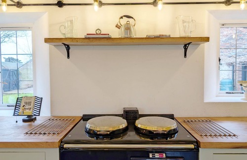 Westbourne Cottage | A barn conversion that sleeps 12 guests in 6 bedrooms
