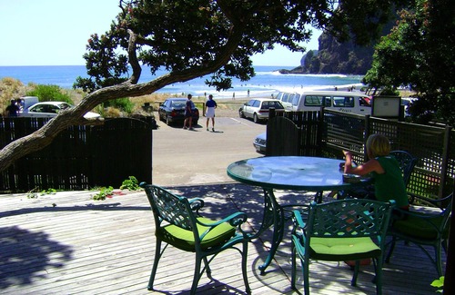 Piha House | A Beach House at Piha - beachfront romantic hideaway, prime South Piha Beach.