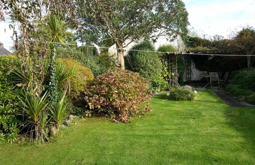 Manaccan Cottage | A beautiful 250 year old thatched cottage close to Frenchman's Creek. 2 bedrooms