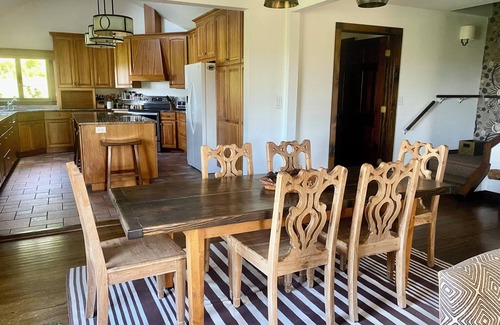Chatham House | A BEAUTIFUL 3 BEDROOM/2.5 BATH HILLTOP HOME IDEAL FOR GREAT ESCAPES,