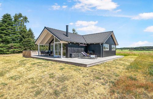 Skodshoved House | A Beautiful 8-Person Holiday Home, Just A 5-Minute Walk From The Sandy Beach,