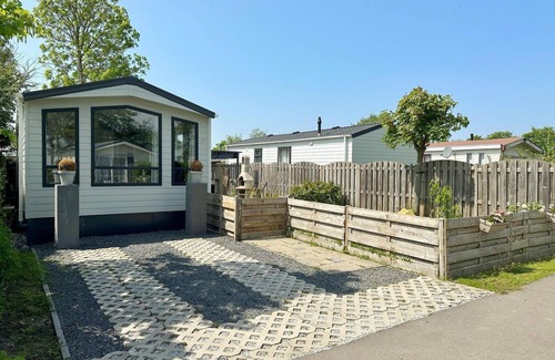 Sint Maarten House | A beautiful and brand new chalet with large terrace, fully fenced garden, private parking, central heating and free WIFI.