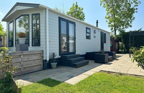 Sint Maarten House | A beautiful and brand new chalet with large terrace, fully fenced garden, private parking, central heating and free WIFI.