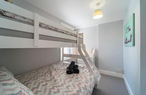 Westbourne Apartment | A beautiful and stylish 2 bed flat close to beach