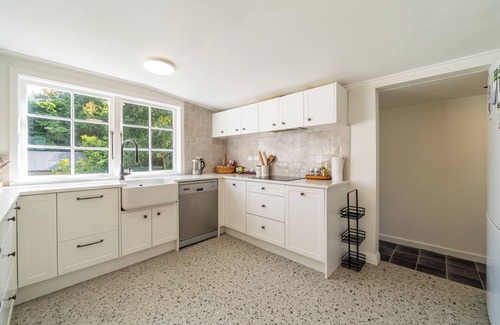 Pinehaven Cottage | A beautiful and tranquil house, perfect for a peaceful and relaxing getaway.