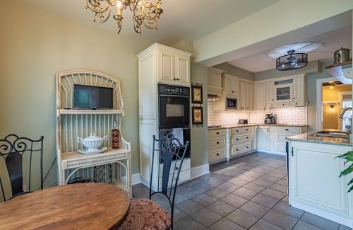 Rockford House | A Beautiful Escape By The Riverside!