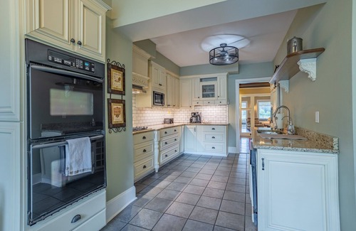 Rockford House | A Beautiful Escape By The Riverside!