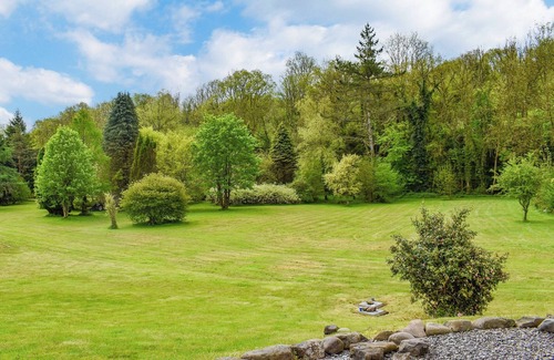 Llanwrda Cottage | A beautiful farmhouse set within large gardens.
